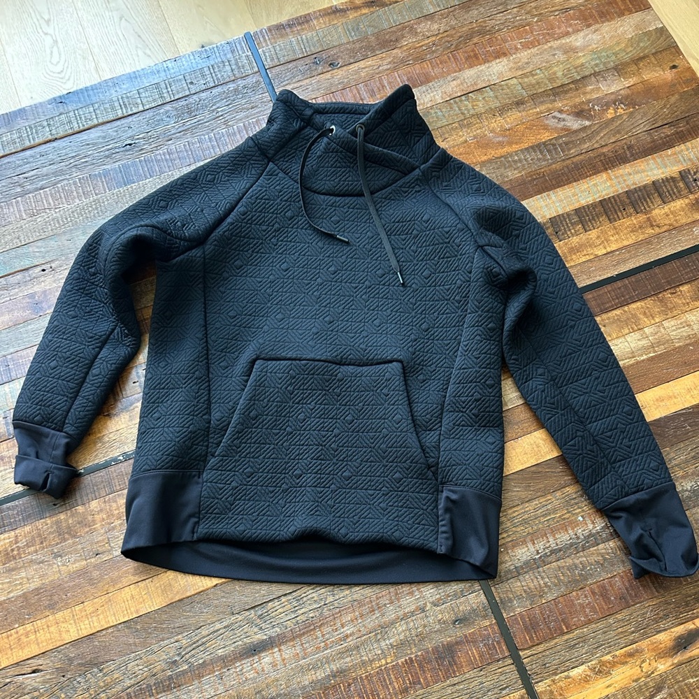 Athleta Jaquard Elevation Quilted Pullover. Black. Size XS.
